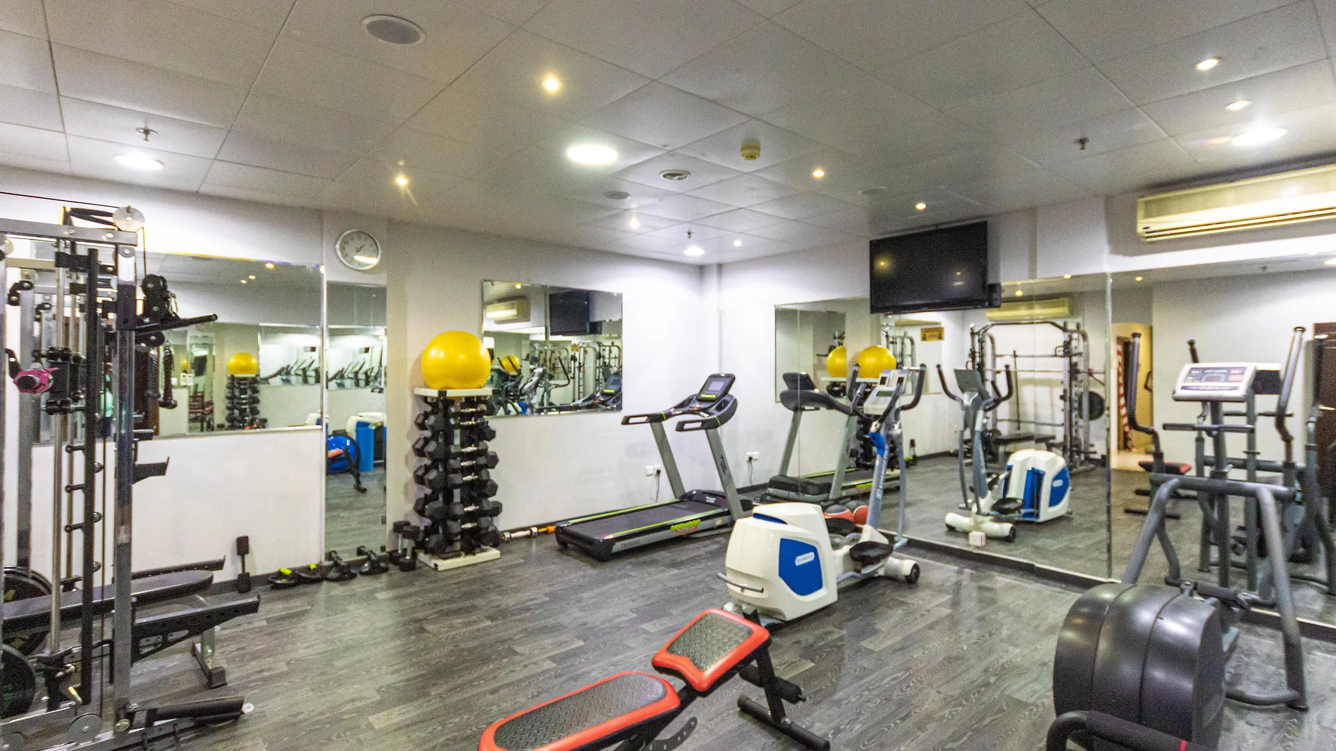 Auris Boutique Hotel Apartments, Al Barsha - At The Mall Dubai 4*,